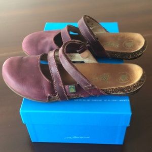 El Naturalista slip-ons